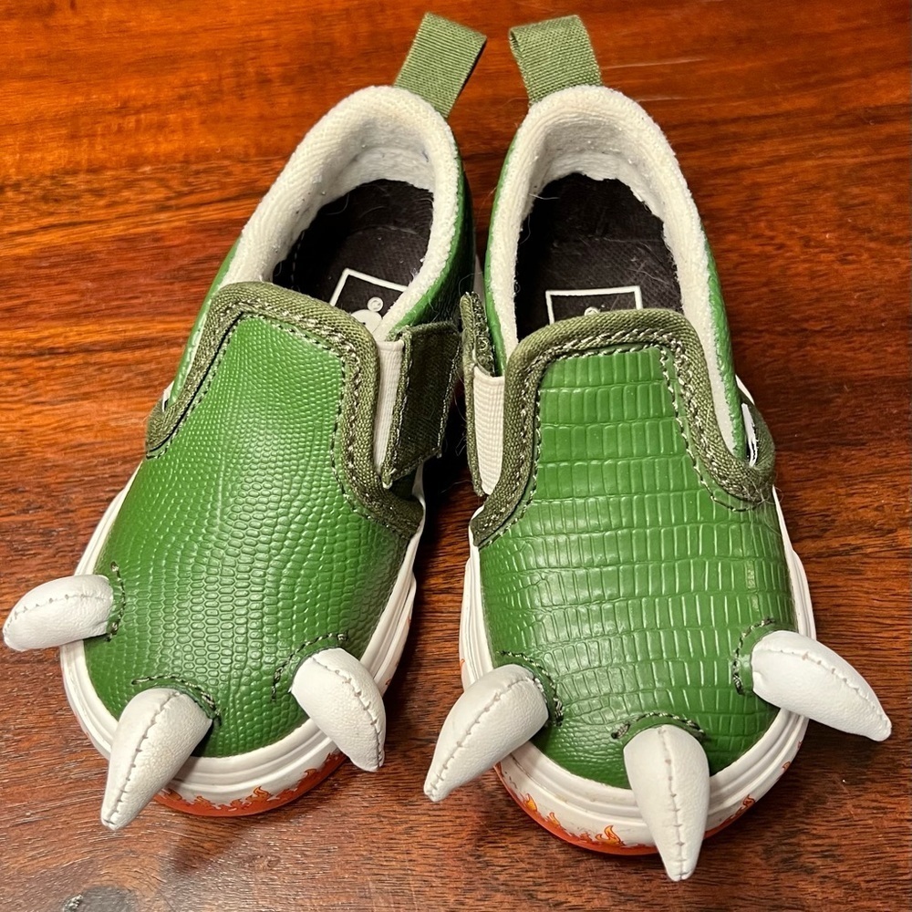 EUC Vans Limited Edition Dinosaur Dragon Claw Flame Rim Kids Shoes size 4